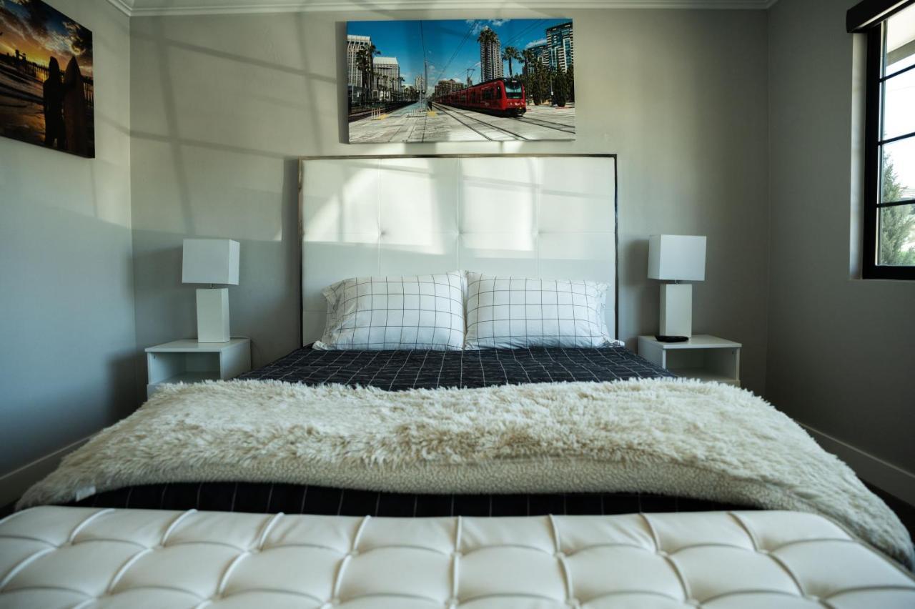 New Modern Luxury Estate - Pool, Slide, Grotto Holiday home San Diego