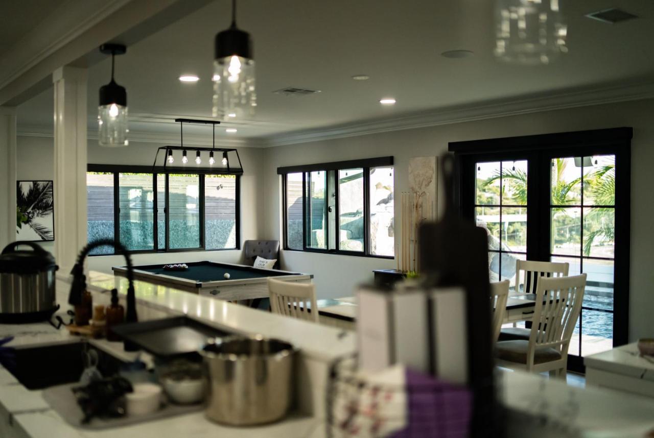 Holiday home New Modern Luxury Estate - Pool, Slide, Grotto