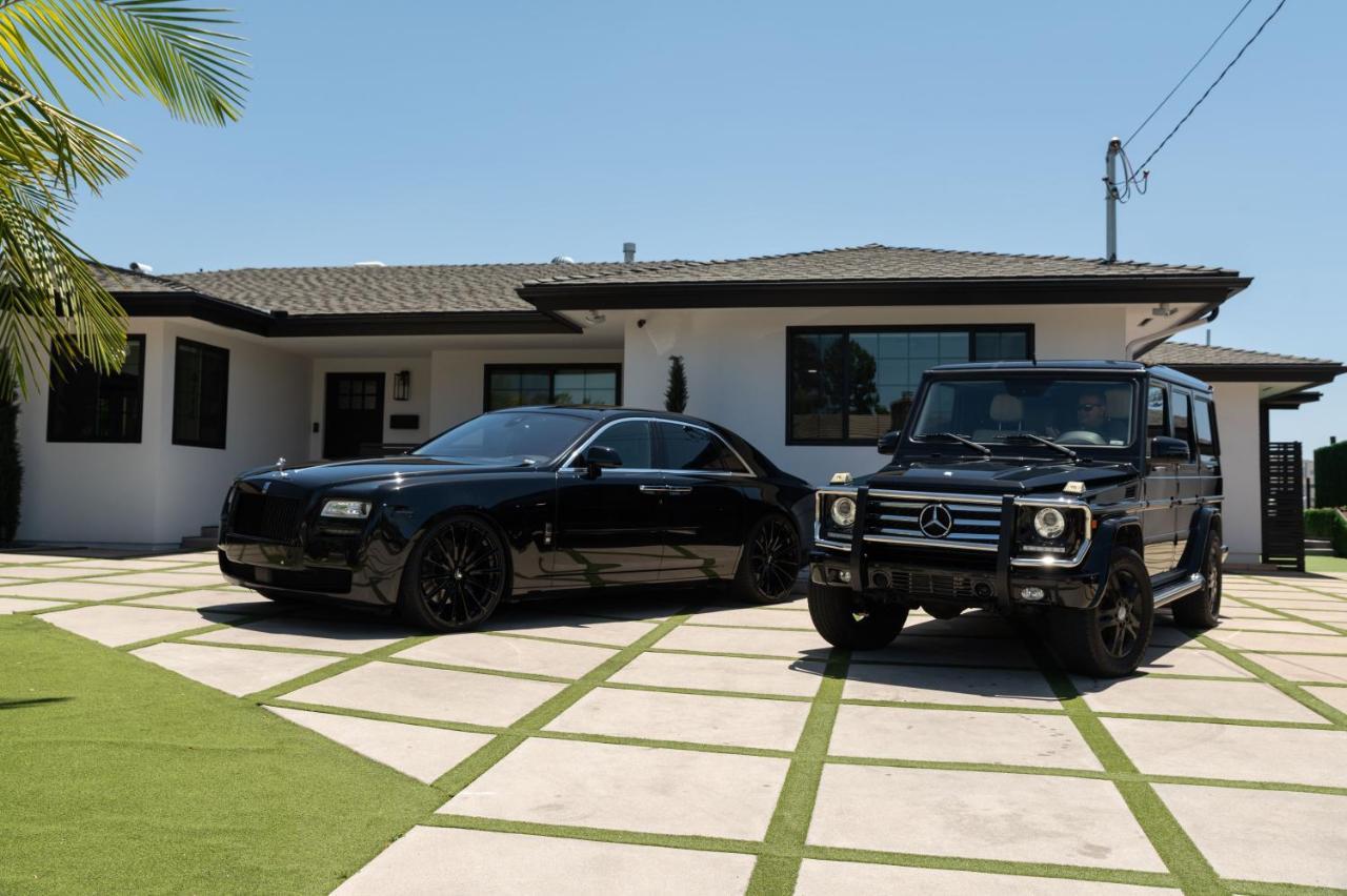 New Modern Luxury Estate - Pool, Slide, Grotto