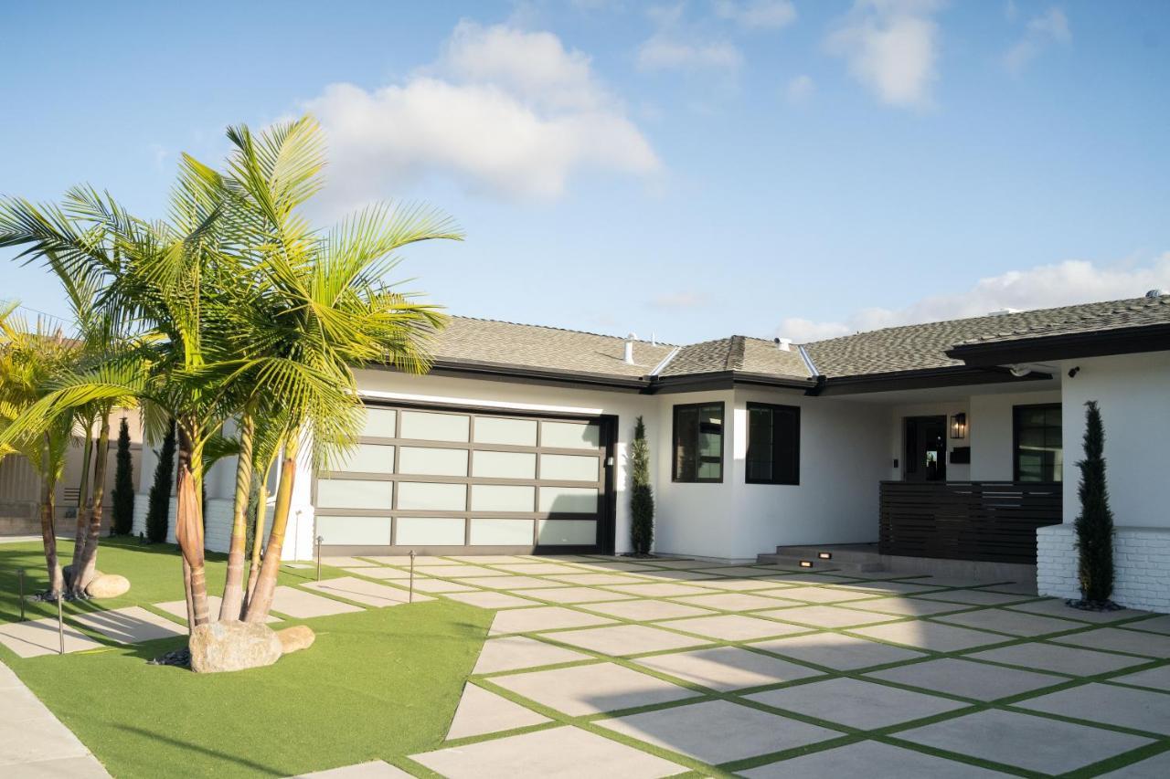 New Modern Luxury Estate - Pool, Slide, Grotto Holiday home *