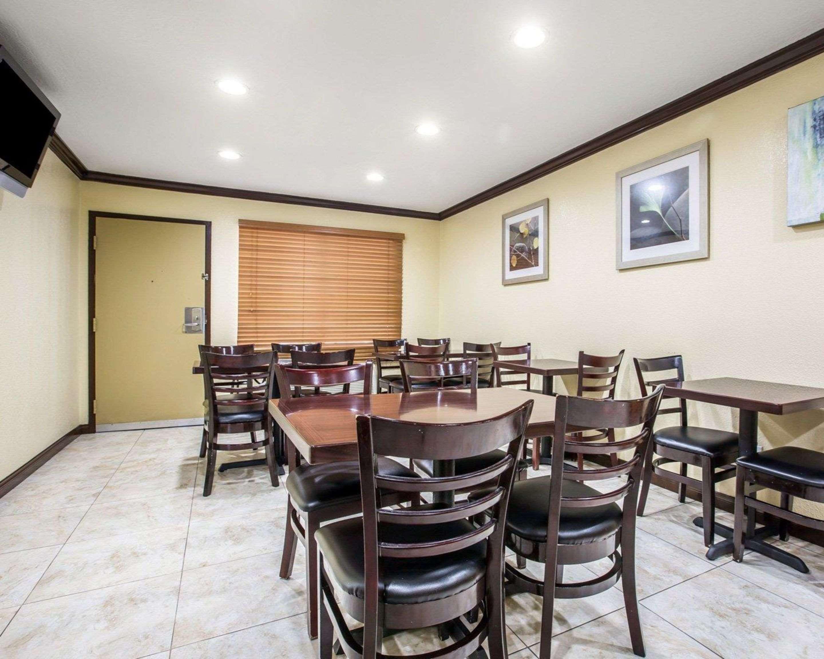 Quality I-5 Naval Base Inn 2*
