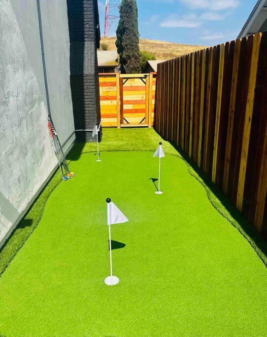 Luxurious - Gameroom - Cowboy Pool San Diego