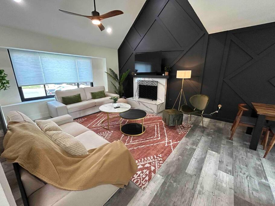Luxurious - Gameroom - Cowboy Pool * San Diego