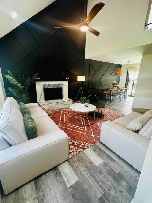 Villa Luxurious - Gameroom - Cowboy Pool *