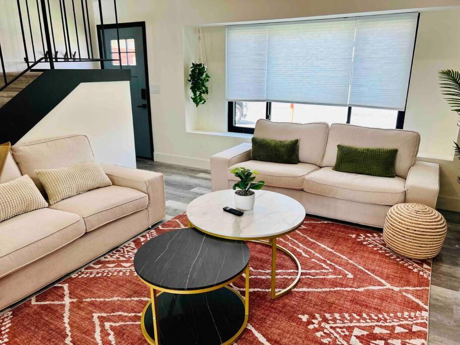 Luxurious - Gameroom - Cowboy Pool San Diego
