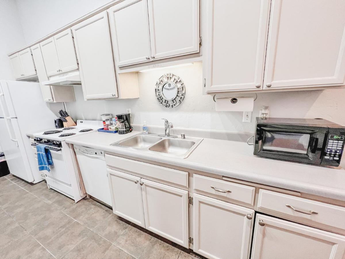 Hotel Gaslamp 2bdrm - W Parking & 4 Beds #404 *