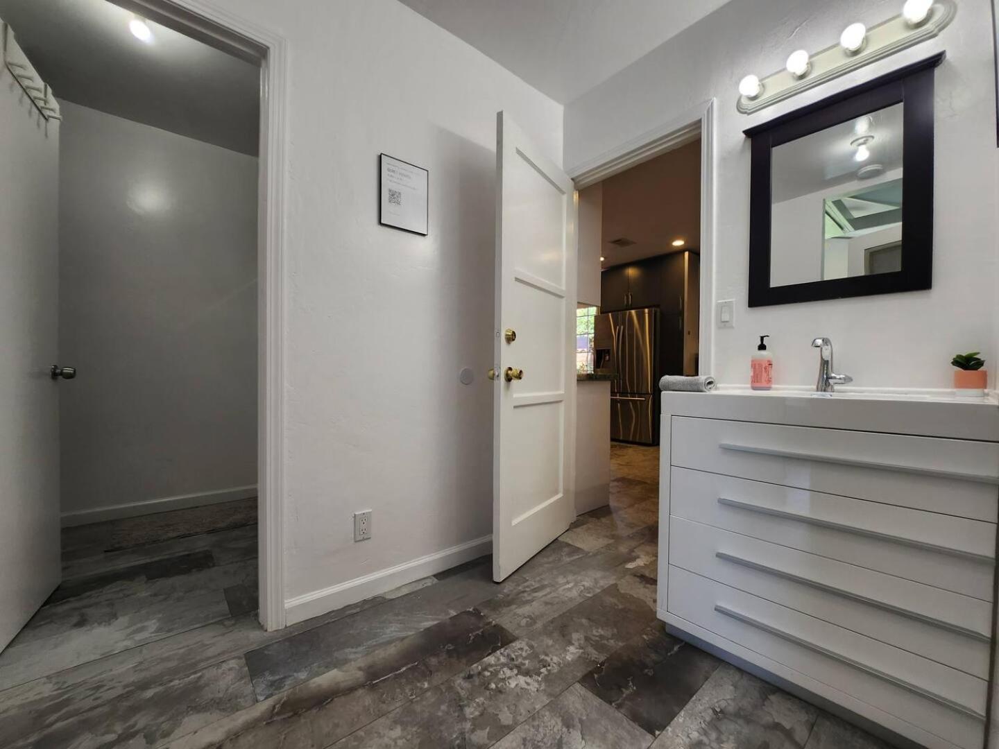 Private Room1 Own Bath Own Entry Shared Kitchen Walk To Ucsd