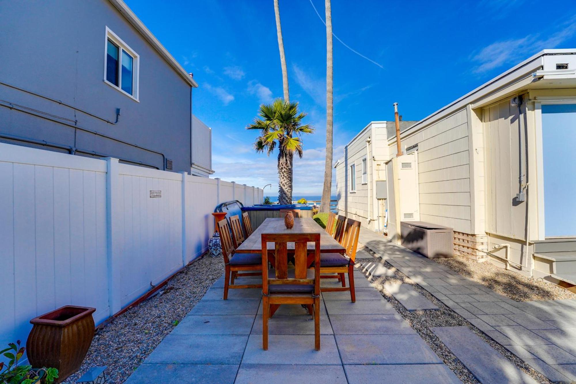 Oceanfront Paradise - Spa, Pet-friendly, Fast Wifi, Parking & Dream Views Holiday home *