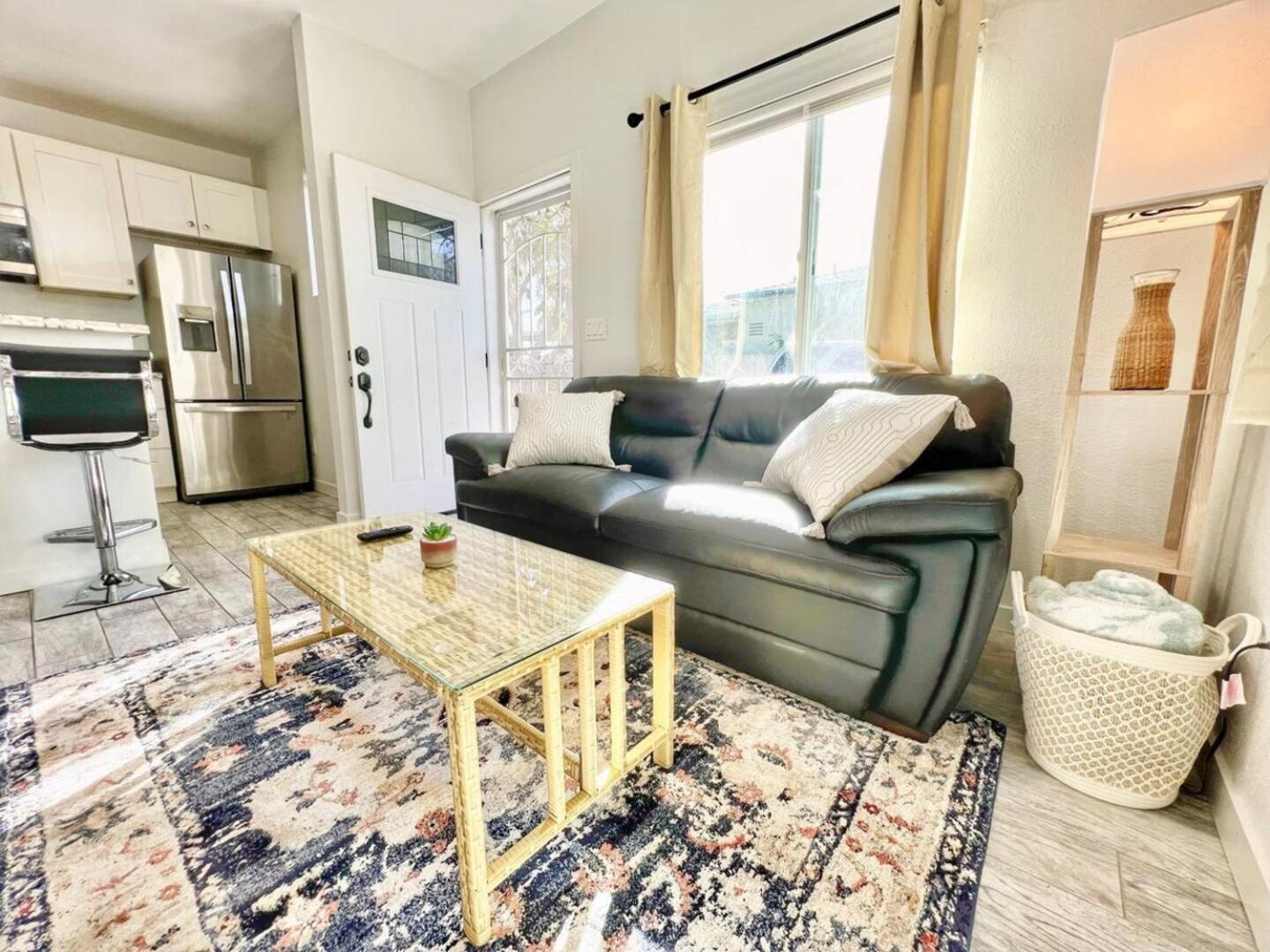 Apartment Charming Flat Near The San Diego