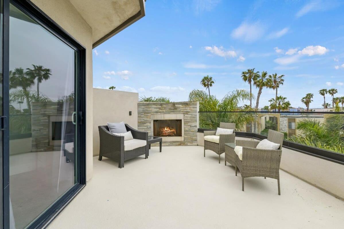 Beachside Bliss- 3-story Sleeps 12 Holiday home *