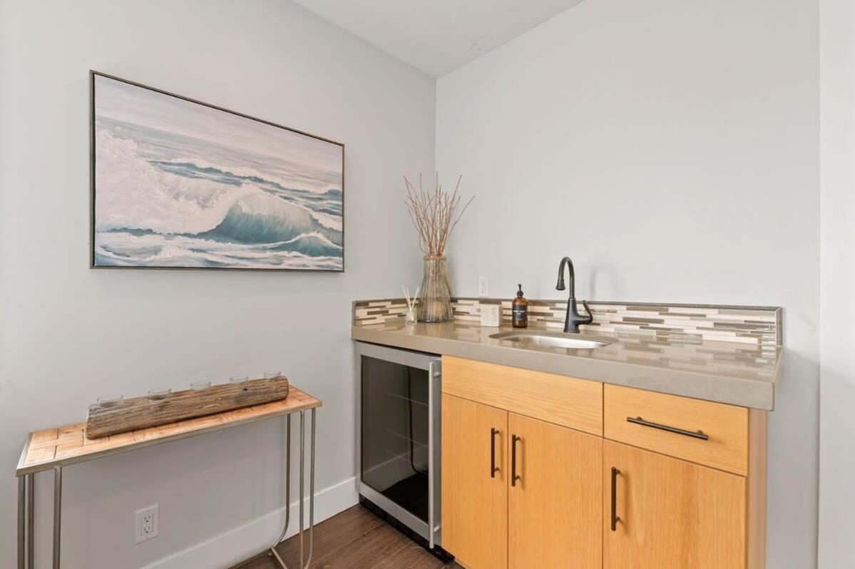 Beachside Bliss- 3-story Sleeps 12 * San Diego