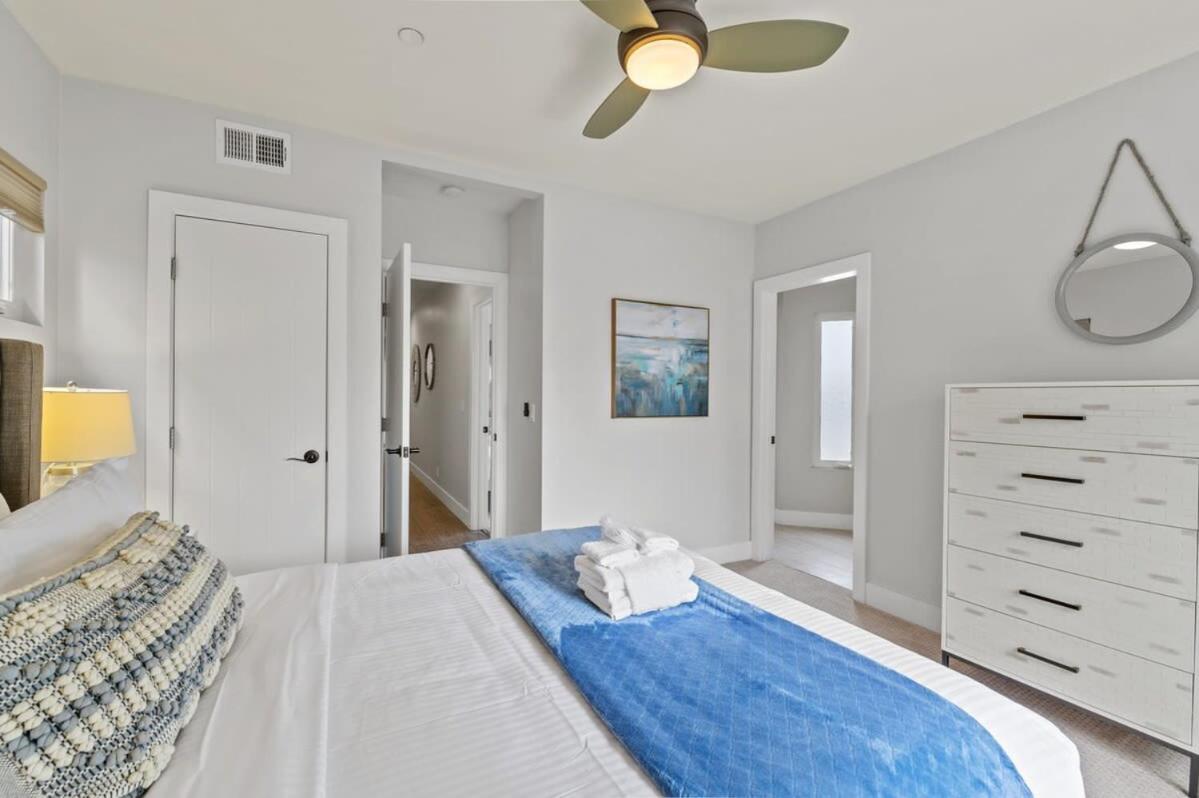 Beachside Bliss- 3-story Sleeps 12 Holiday home