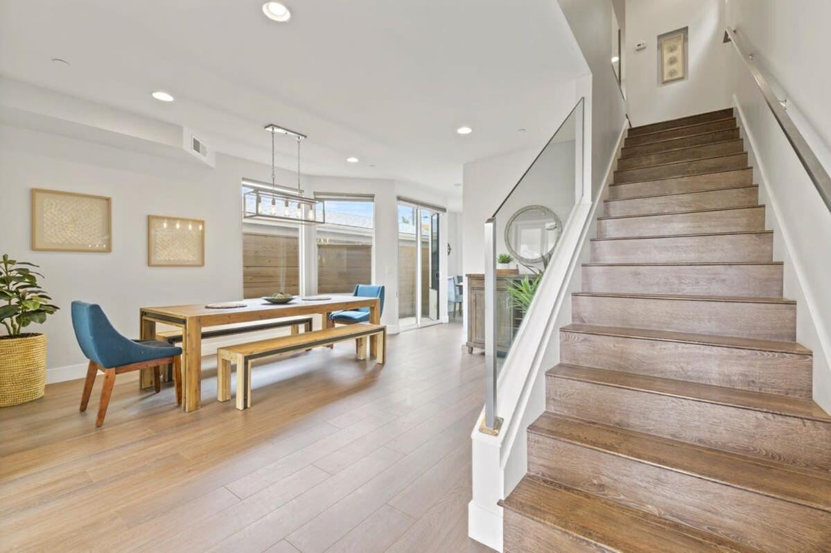 Holiday home Beachside Bliss- 3-story Sleeps 12