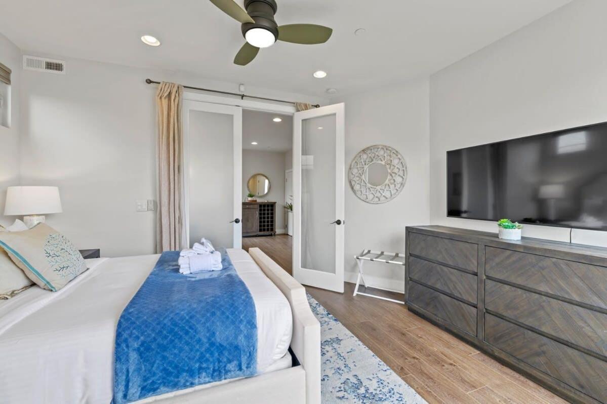 Beachside Bliss- 3-story Sleeps 12 Holiday home San Diego