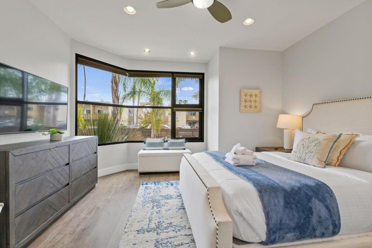 Beachside Bliss- 3-story Sleeps 12 San Diego
