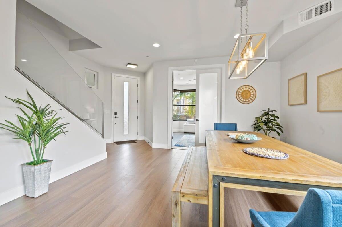 Holiday home Beachside Bliss- 3-story Sleeps 12 *