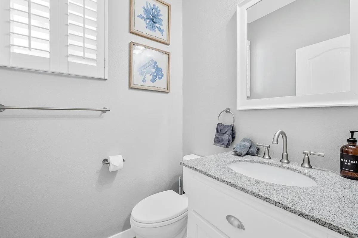 Ocean View Gem With Rooftop Deck And Hot Tub *