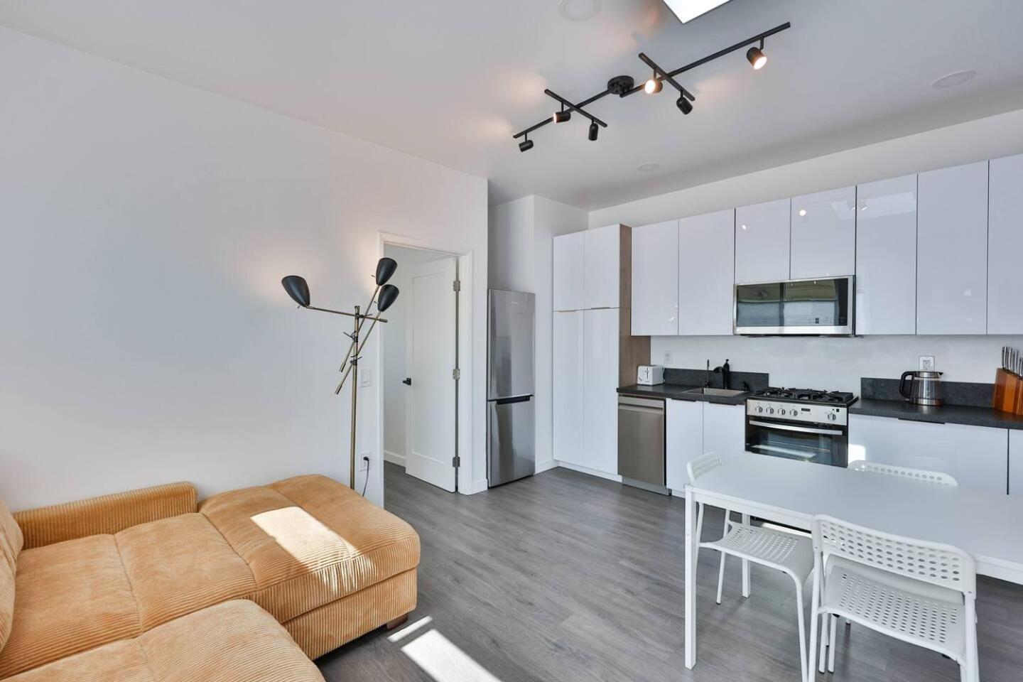 Near Zoo And With Ac, Ev, Private Yard *