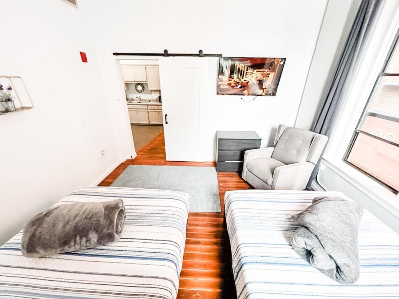 Gaslamp 2bdrm - W Parking & 4 Beds #404 Hotel *