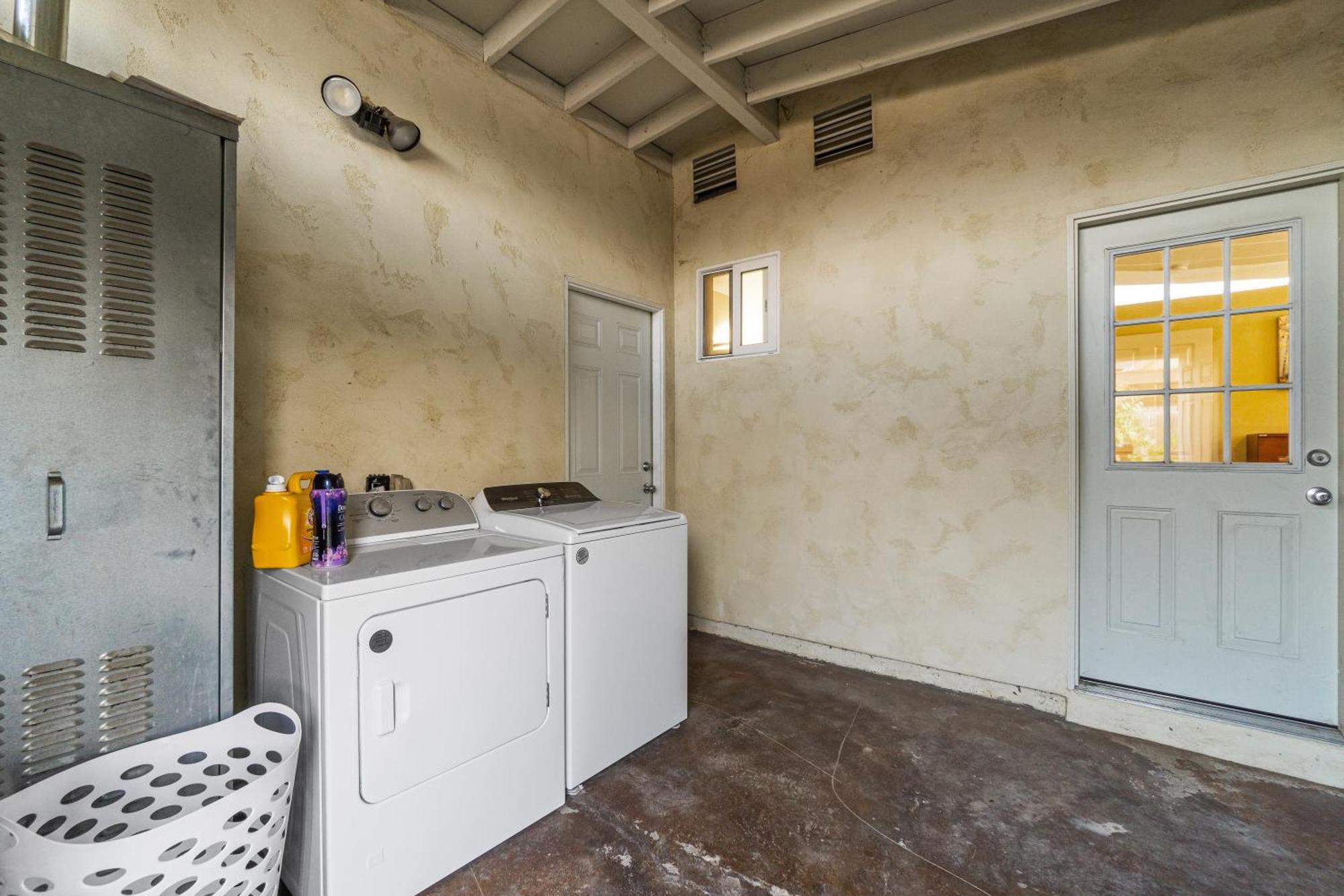 Entire Private 3-br Ranch-style With Backyard, Crib, King Bed, And Free Parking *