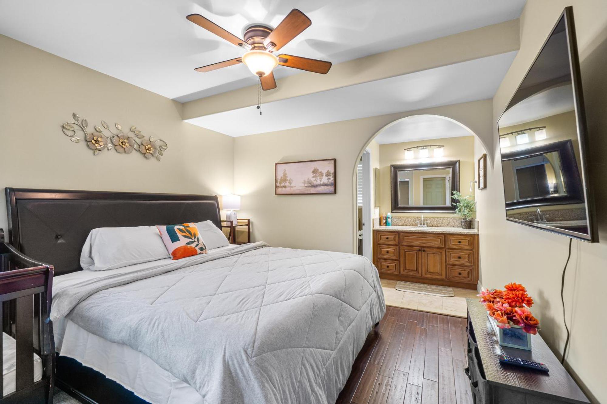 Entire Private 3-br Ranch-style With Backyard, Crib, King Bed, And Free Parking Сasa de vacaciones *