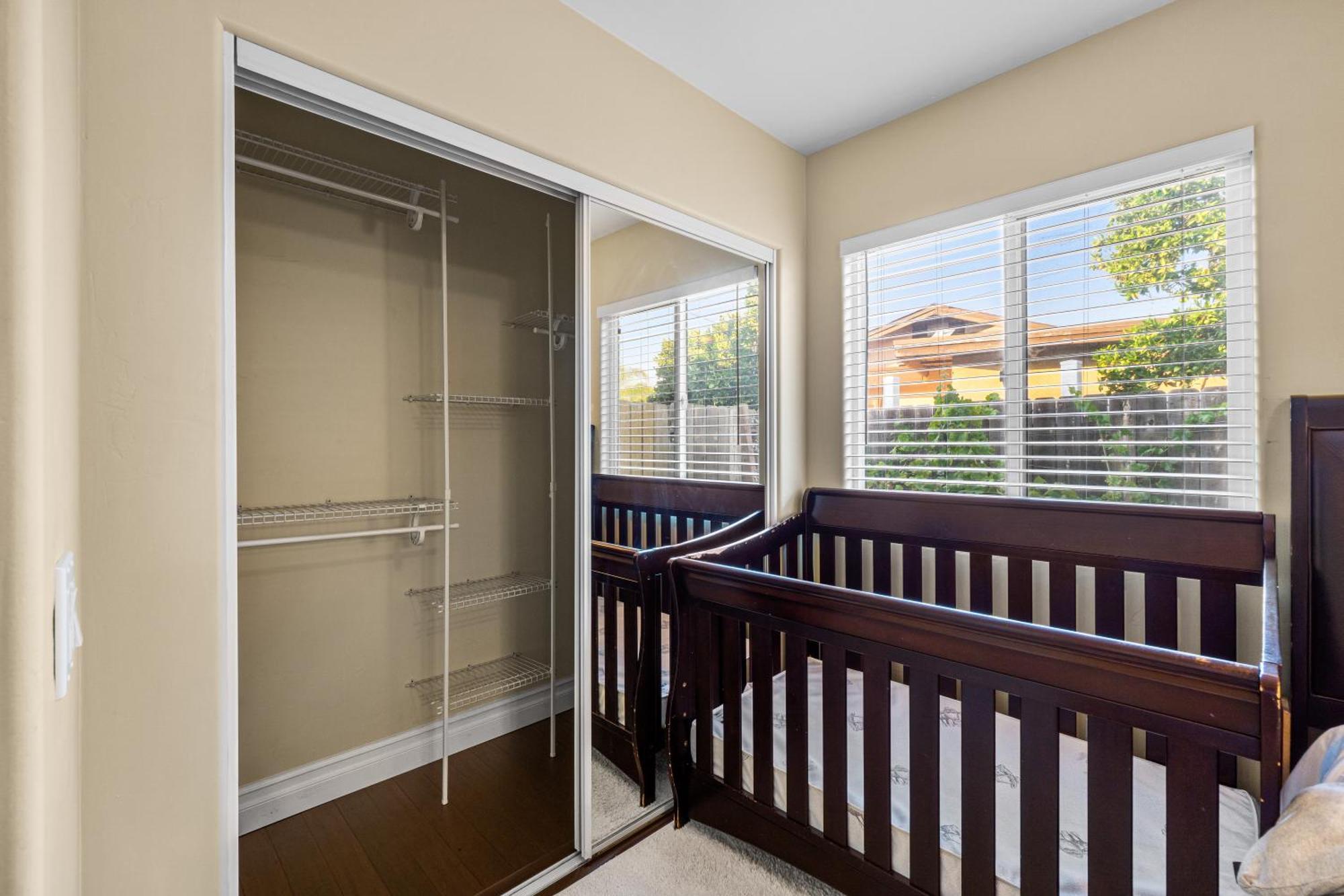 Entire Private 3-br Ranch-style With Backyard, Crib, King Bed, And Free Parking Сasa de vacaciones San Diego