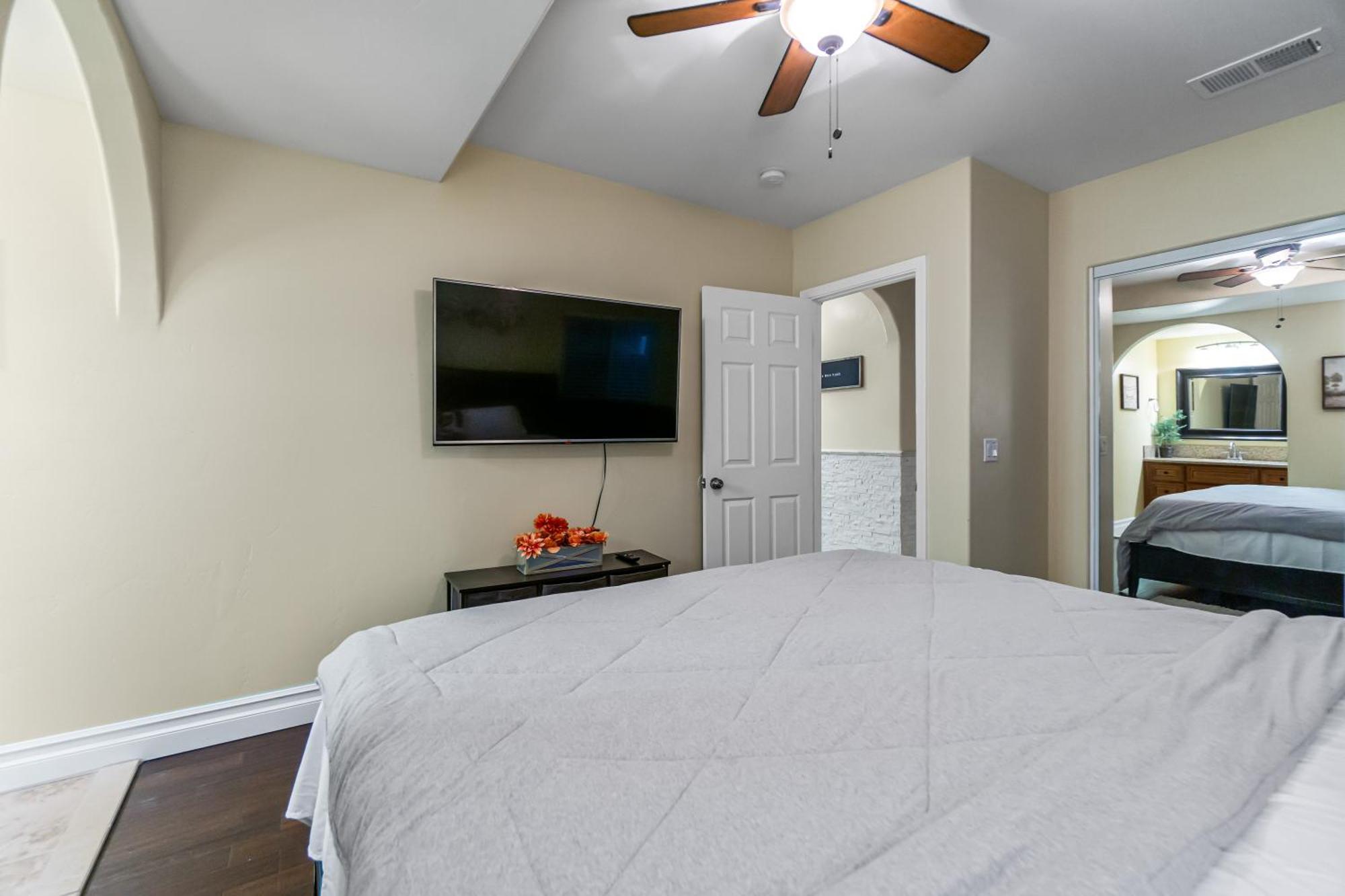Entire Private 3-br Ranch-style With Backyard, Crib, King Bed, And Free Parking San Diego