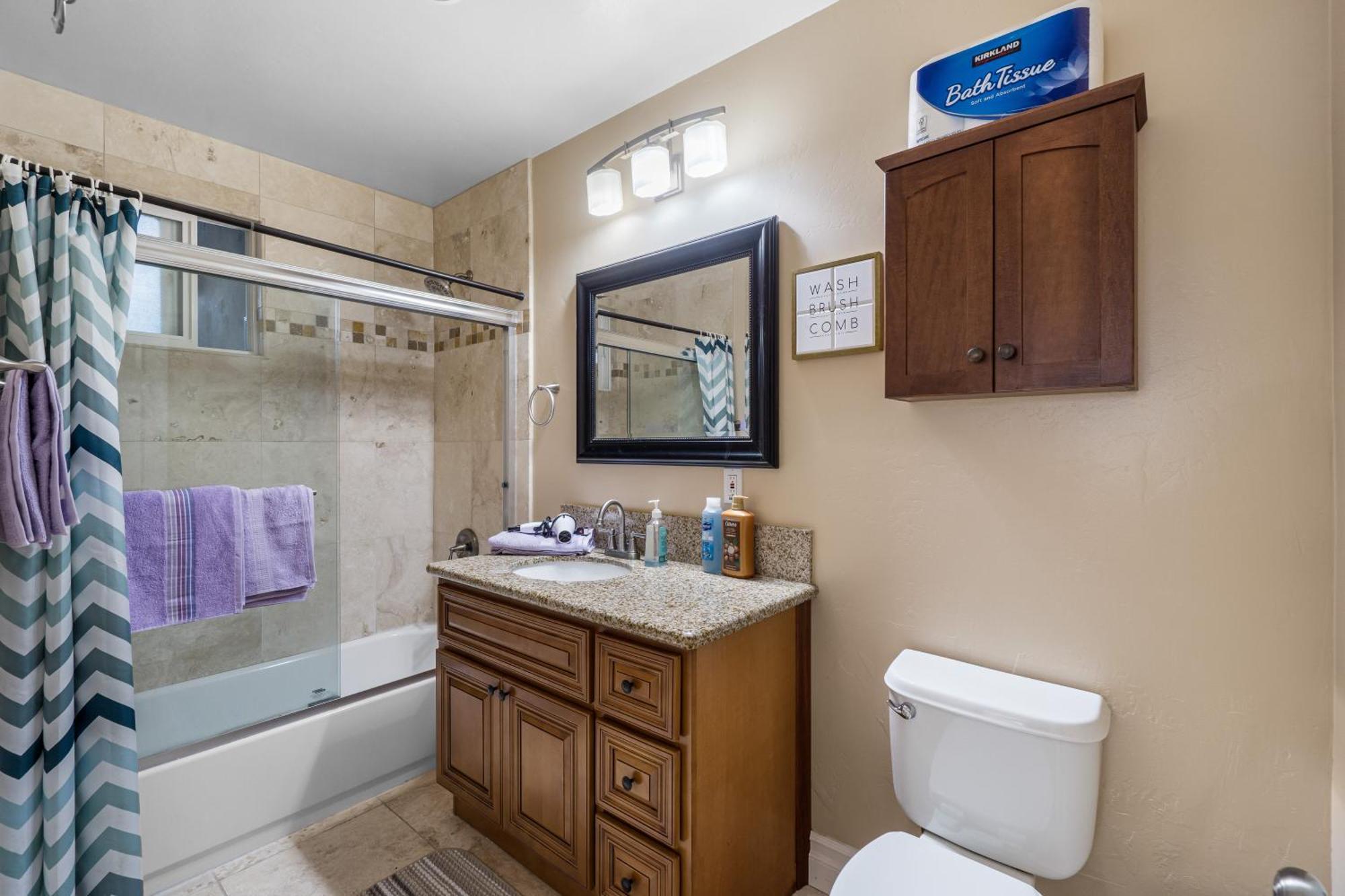 Сasa de vacaciones Entire Private 3-br Ranch-style With Backyard, Crib, King Bed, And Free Parking