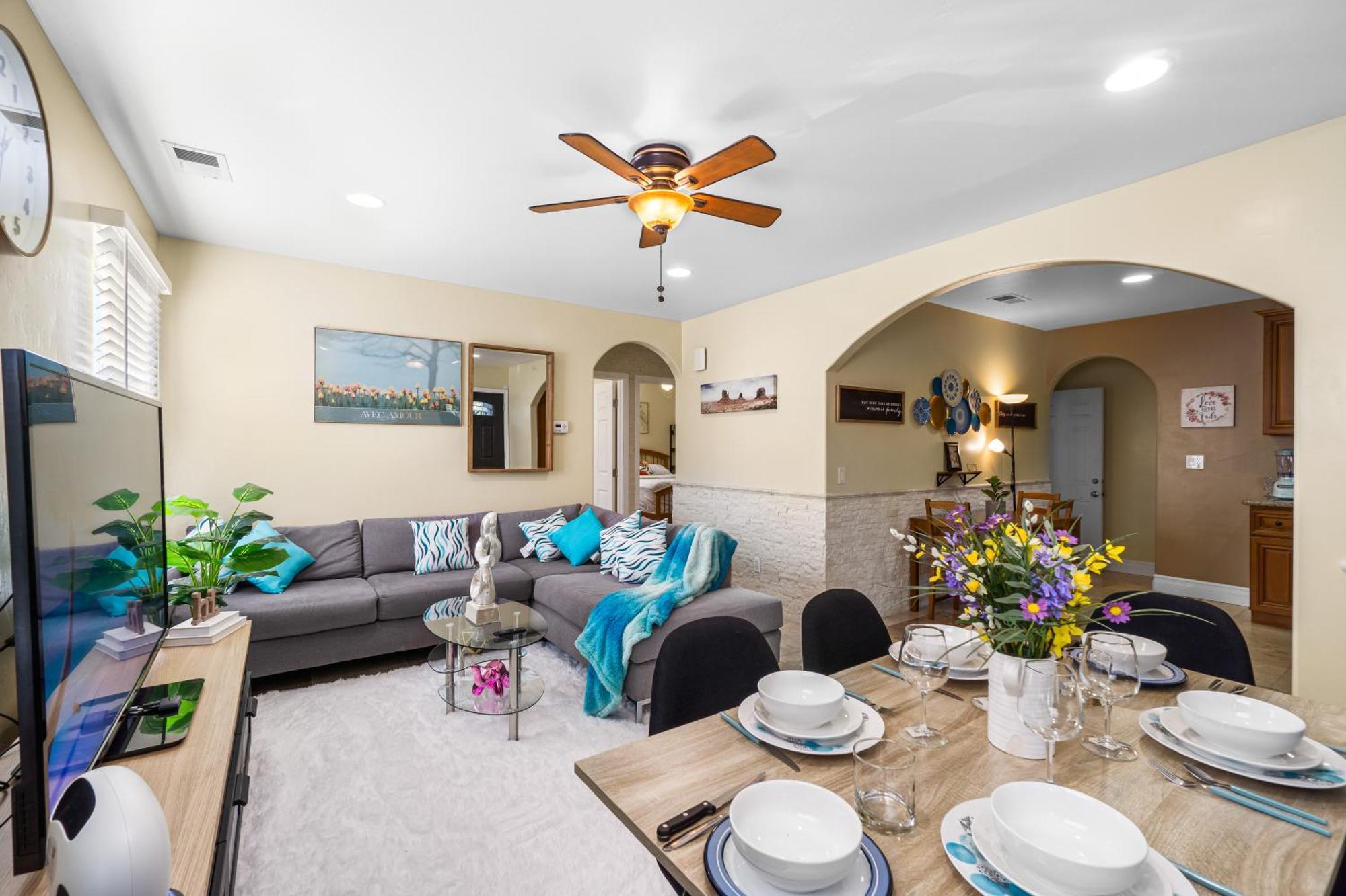 Entire Private 3-br Ranch-style With Backyard, Crib, King Bed, And Free Parking Сasa de vacaciones *