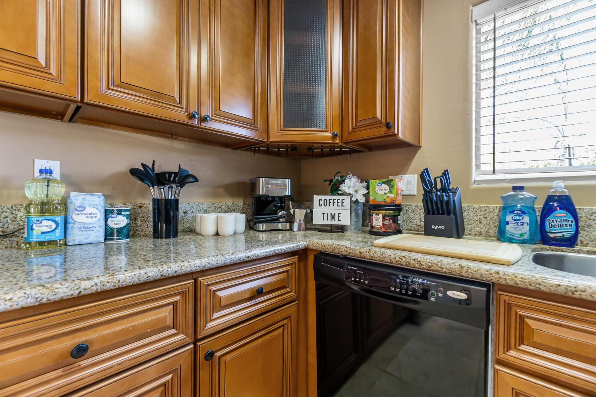 Entire Private 3-br Ranch-style With Backyard, Crib, King Bed, And Free Parking Сasa de vacaciones San Diego