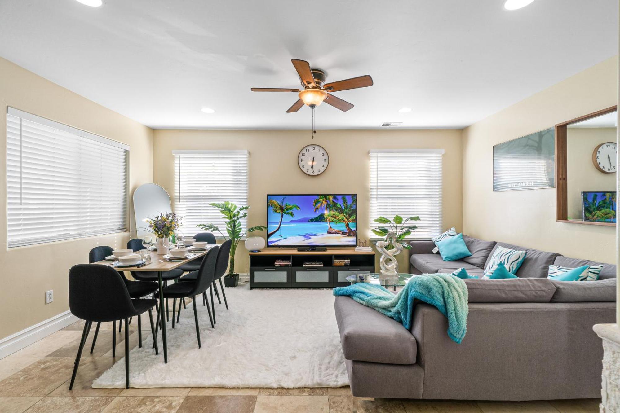 Entire Private 3-br Ranch-style With Backyard, Crib, King Bed, And Free Parking Сasa de vacaciones San Diego