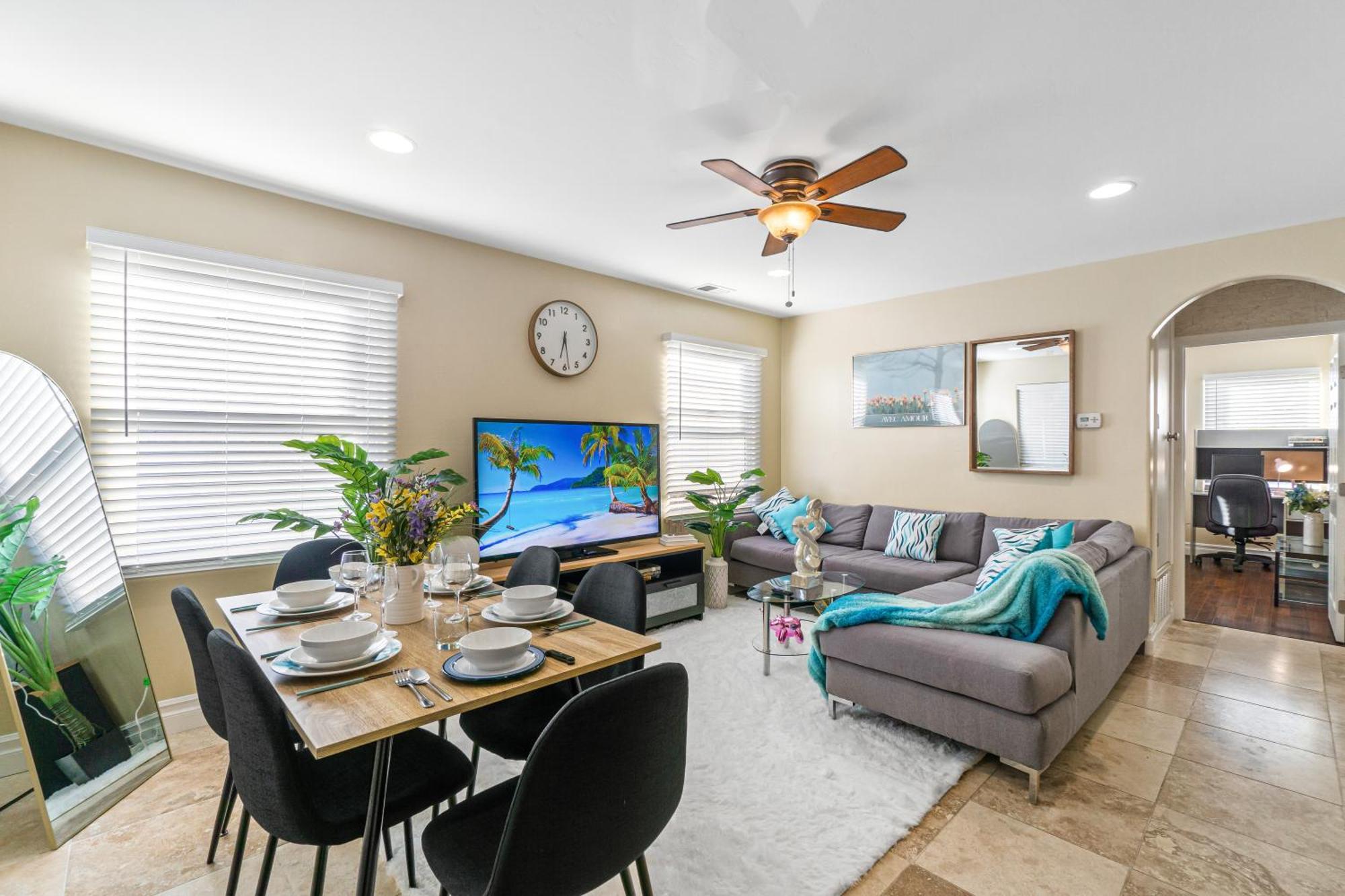Entire Private 3-br Ranch-style With Backyard, Crib, King Bed, And Free Parking Сasa de vacaciones