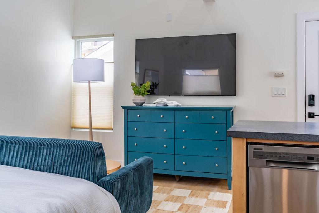 Swanky In Vibrant Hillcrest *