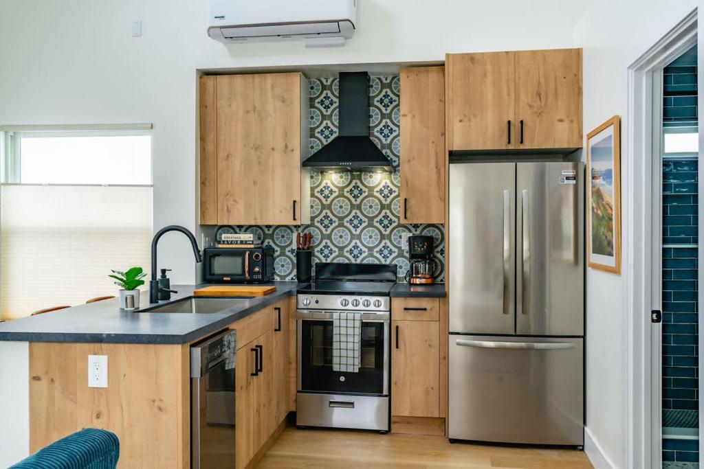Swanky In Vibrant Hillcrest Apartment