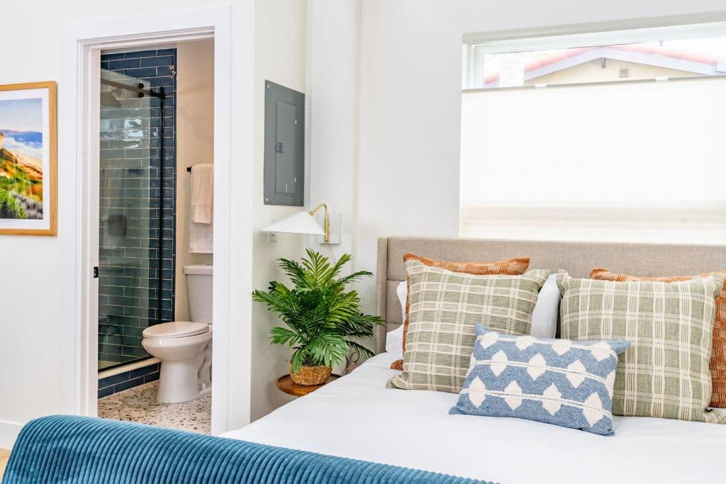Swanky In Vibrant Hillcrest Apartment *