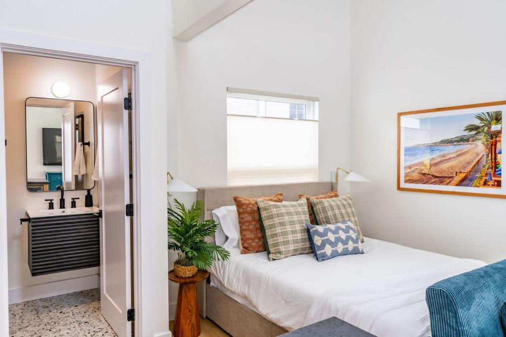 Apartment Swanky In Vibrant Hillcrest