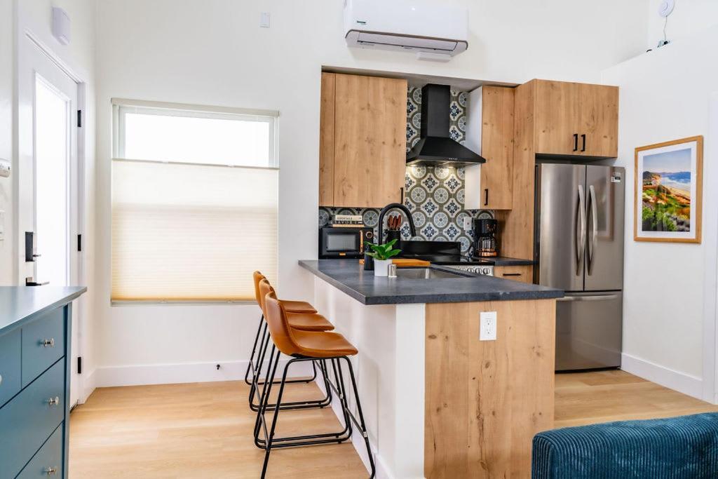 Swanky In Vibrant Hillcrest *