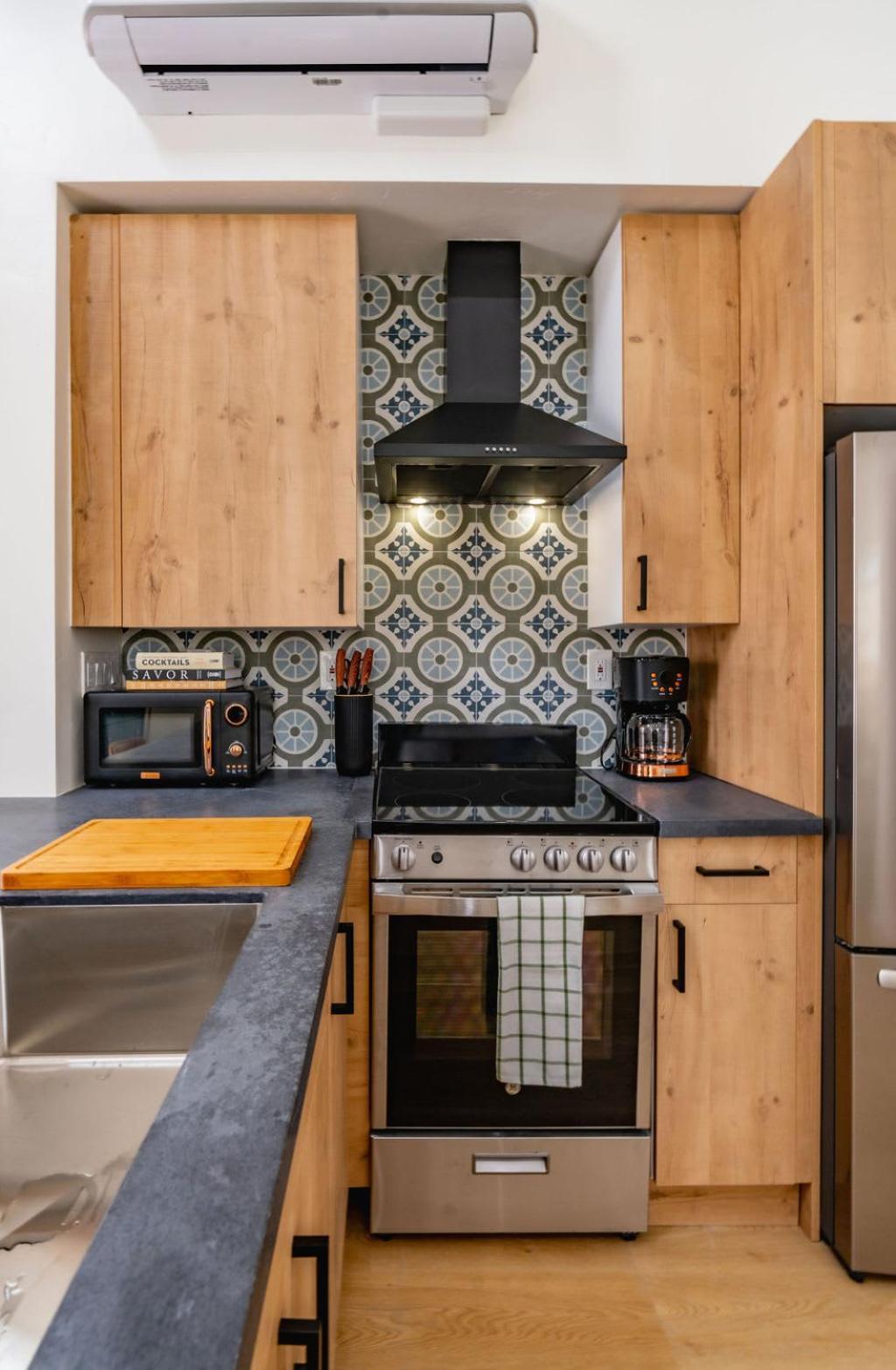 Apartment Swanky In Vibrant Hillcrest