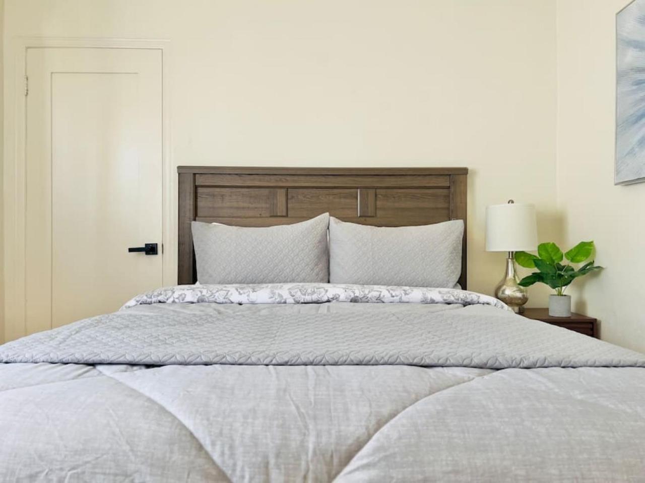 Elegant 3br With Ac, Parking, & Close 2 Everything * San Diego