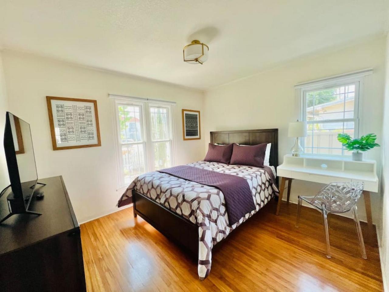 Elegant 3br With Ac, Parking, & Close 2 Everything