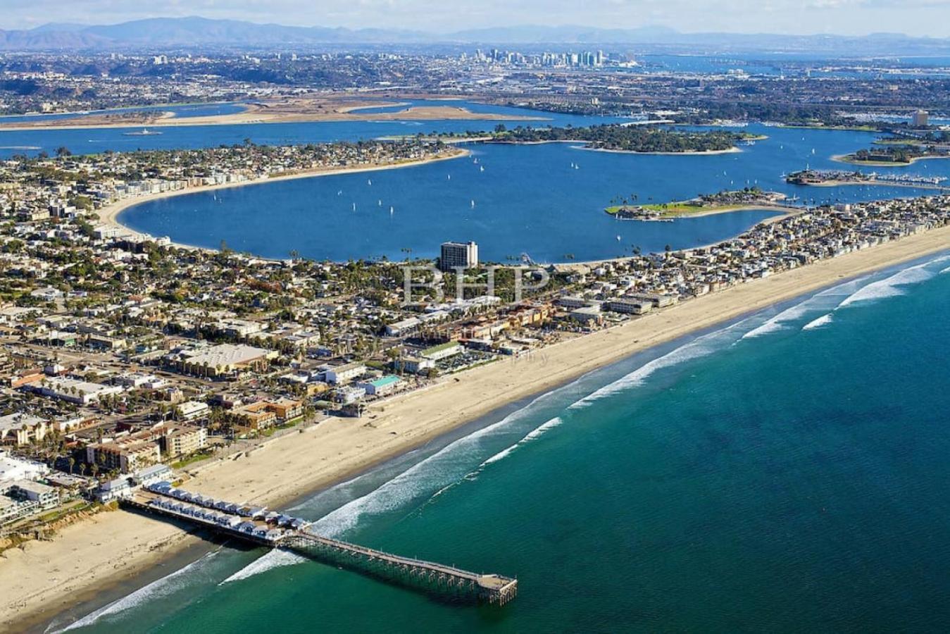 Elegant 3br With Ac, Parking, & Close 2 Everything San Diego
