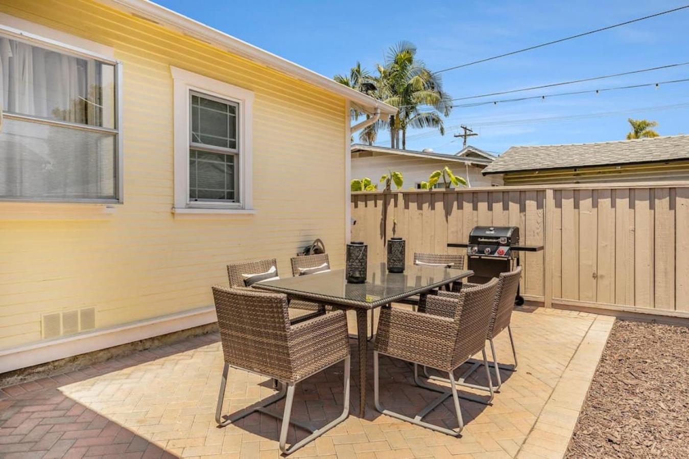 Elegant 3br With Ac, Parking, & Close 2 Everything