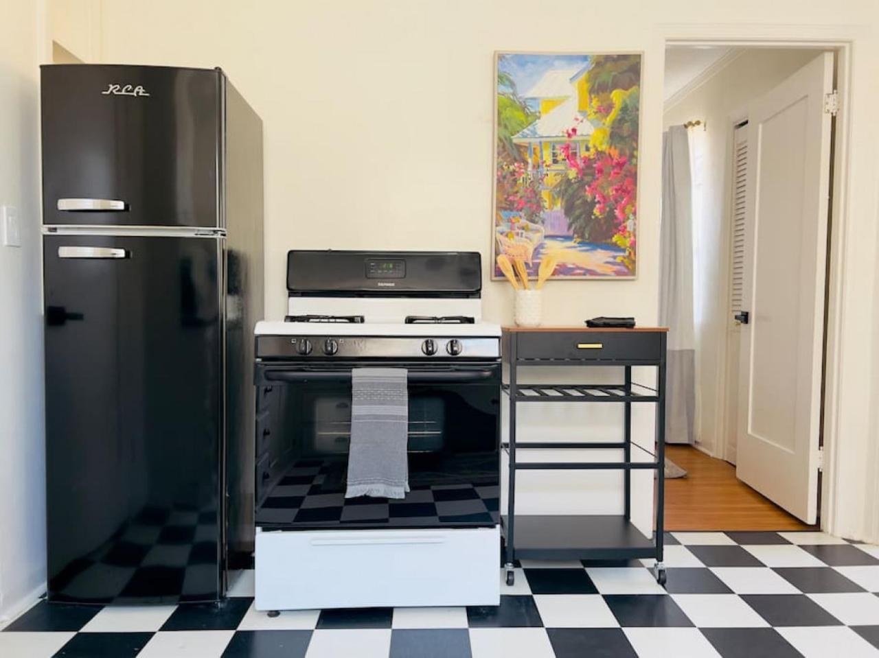 Elegant 3br With Ac, Parking, & Close 2 Everything San Diego