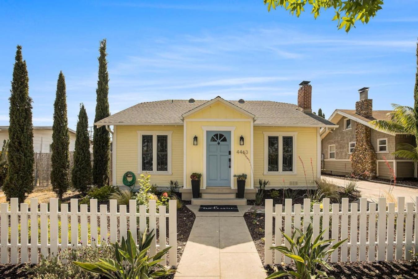 Elegant 3br With Ac, Parking, & Close 2 Everything Holiday home