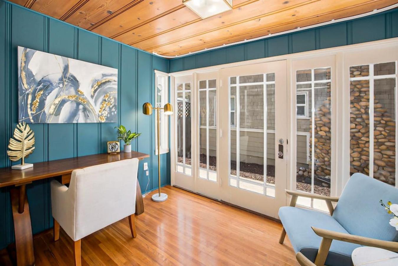 Holiday home Elegant 3br With Ac, Parking, & Close 2 Everything