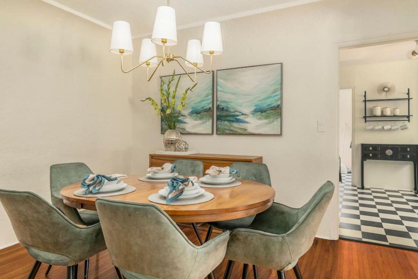 Holiday home Elegant 3br With Ac, Parking, & Close 2 Everything San Diego