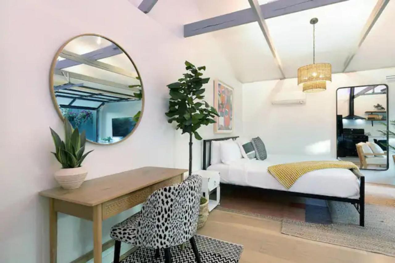 Quaint For 2 In The Heart Of Little Italy Holiday home *