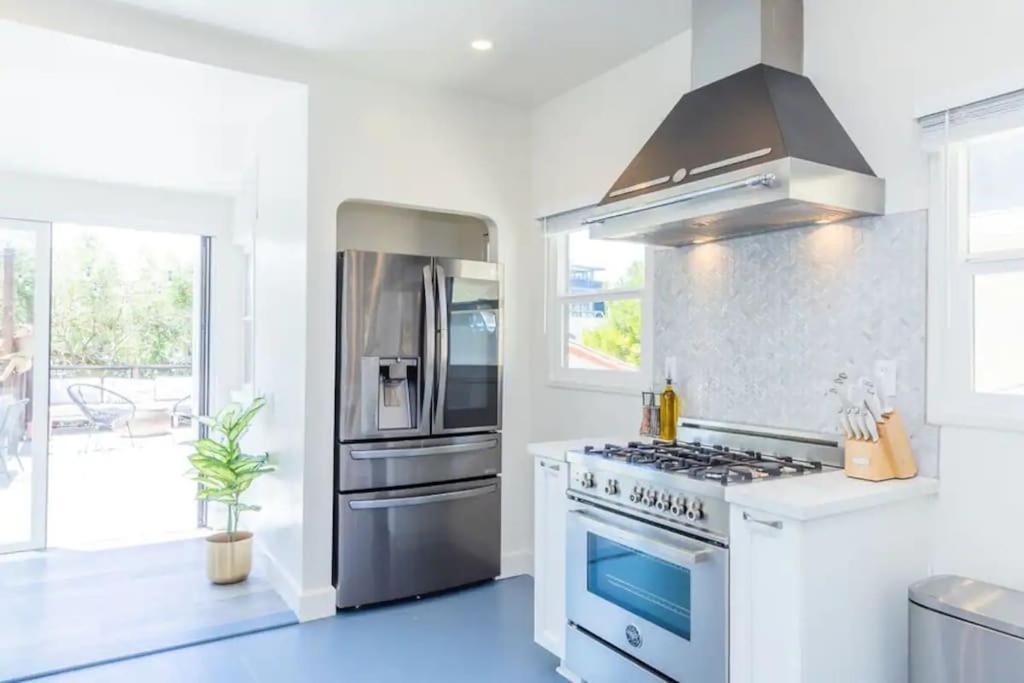 Little Italy 3bd With Huge Patio & Backyard San Diego