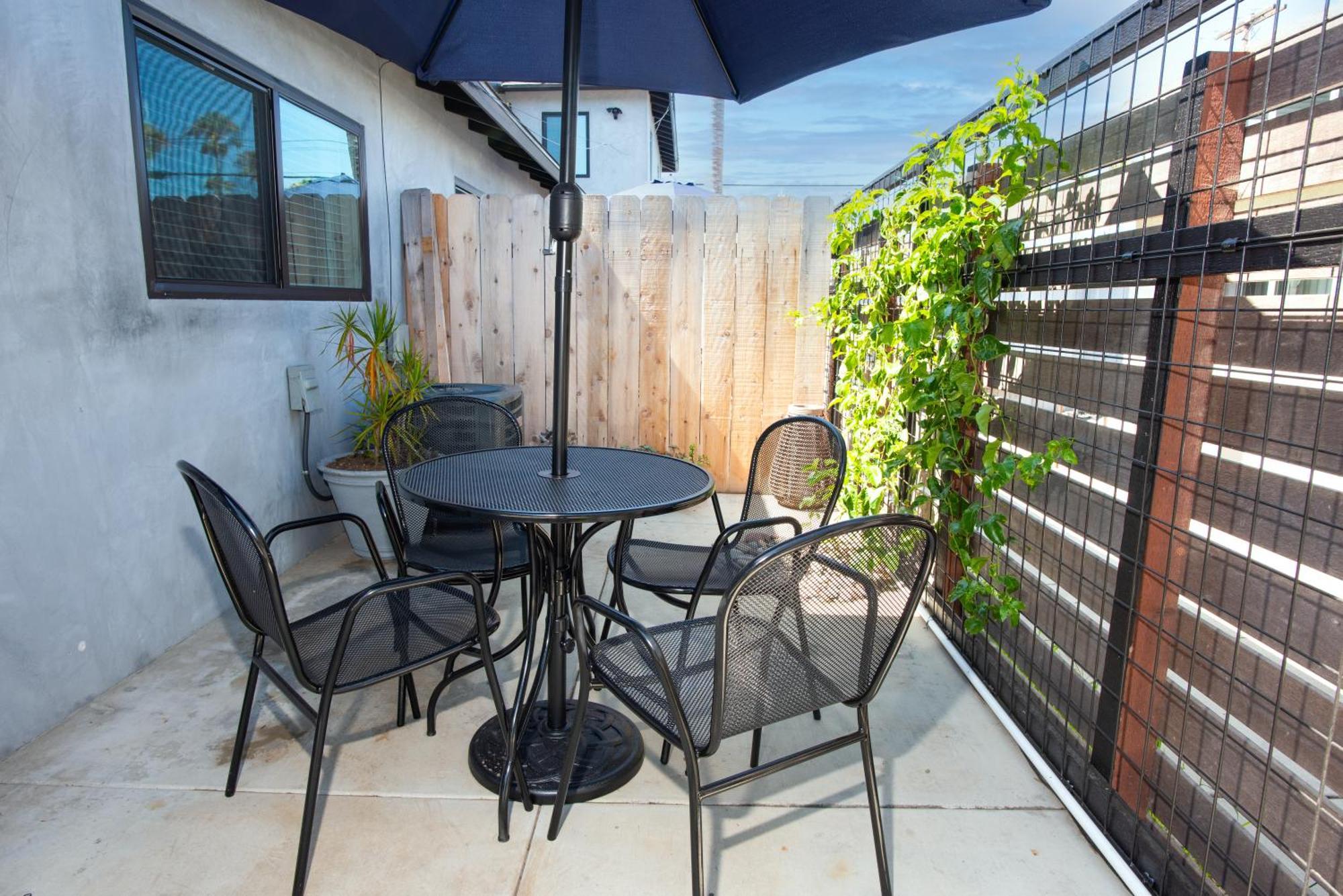 Apartment Modern 1 Bedroom Steps 2beach