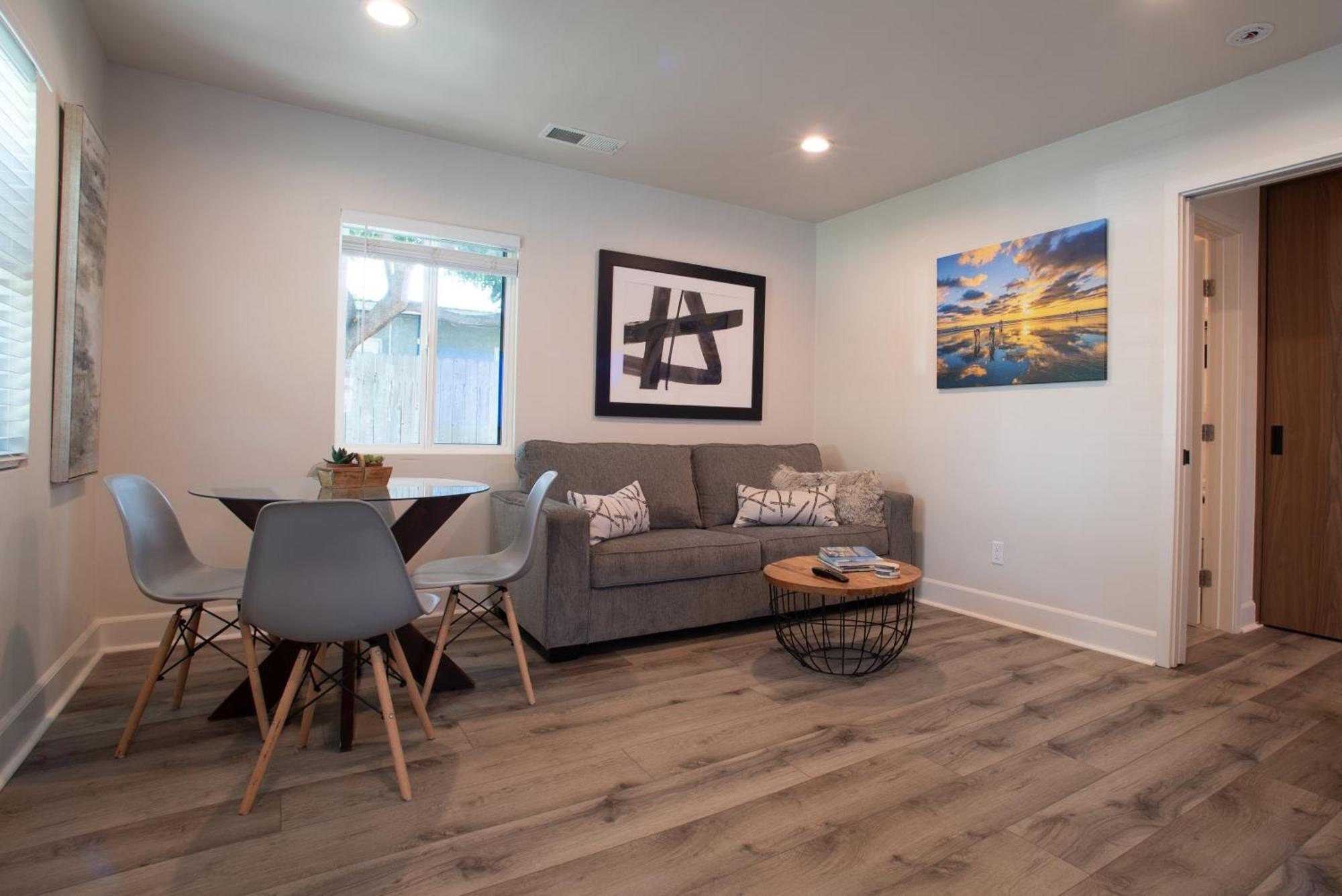 Modern 1 Bedroom Steps 2beach *